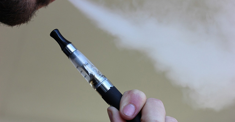 Smoking & vaping – the effects on oral health